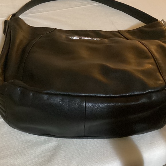 B. Makowsky Black Leather Purse/Handbag - Picture 1 of 3